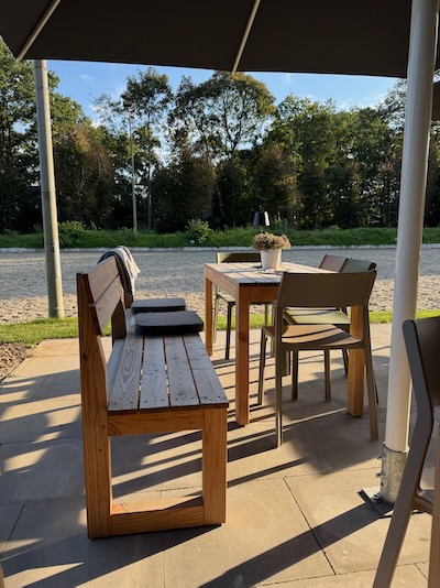 Spätsommer auf der Terrasse der Hofküche Gut Tangstedt