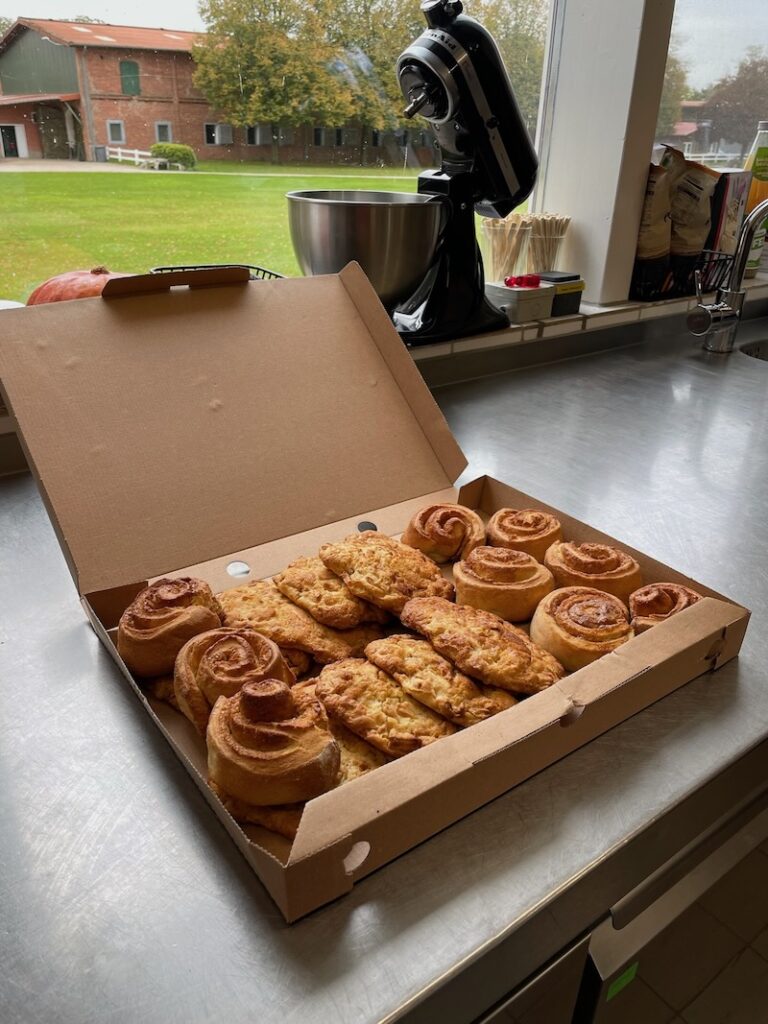 Zimtschnecken und Apfelbrötchen außer Haus