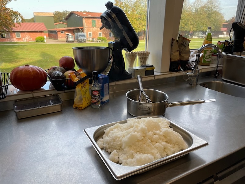 gekochter Reis für Bowl Hofküche