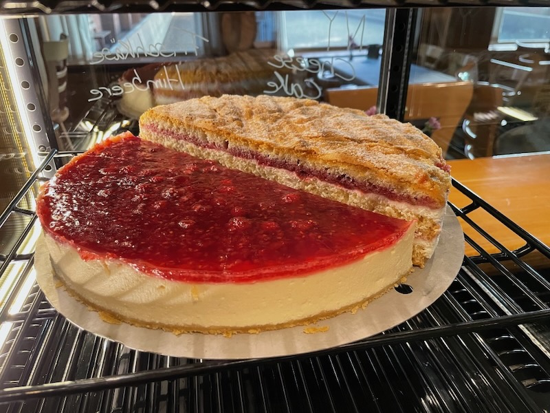 Cheesecake und Frischkäse-Torte mit Himbeeren Café Hofküche